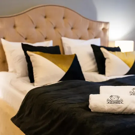Pod Zegarem Apartman *