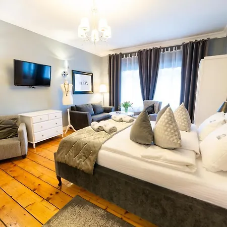 Pod Zegarem * Mikołajki