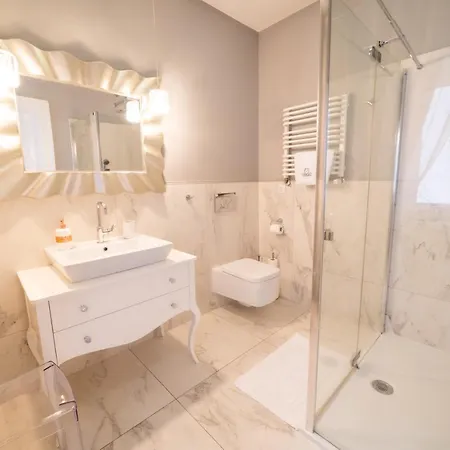 Pod Zegarem * Mikołajki